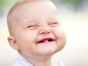 Болезненное прорезывание зубов у ребенка