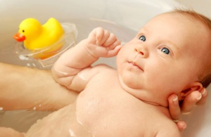 Можно купать ребенка при насморке 3 месяца