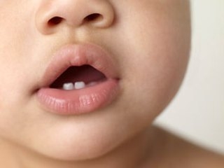может ли быть понос у ребенка когда режутся зубы