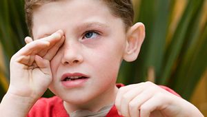 Нервный тик глаза у ребенка 7 лет